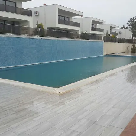 Ada Villas Beverly Hills *